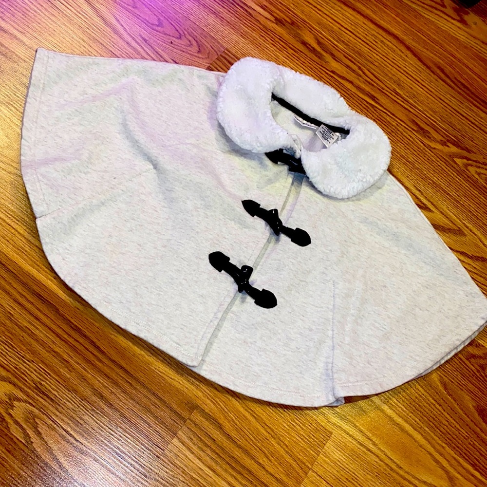 Oatmeal batwing cape 2T